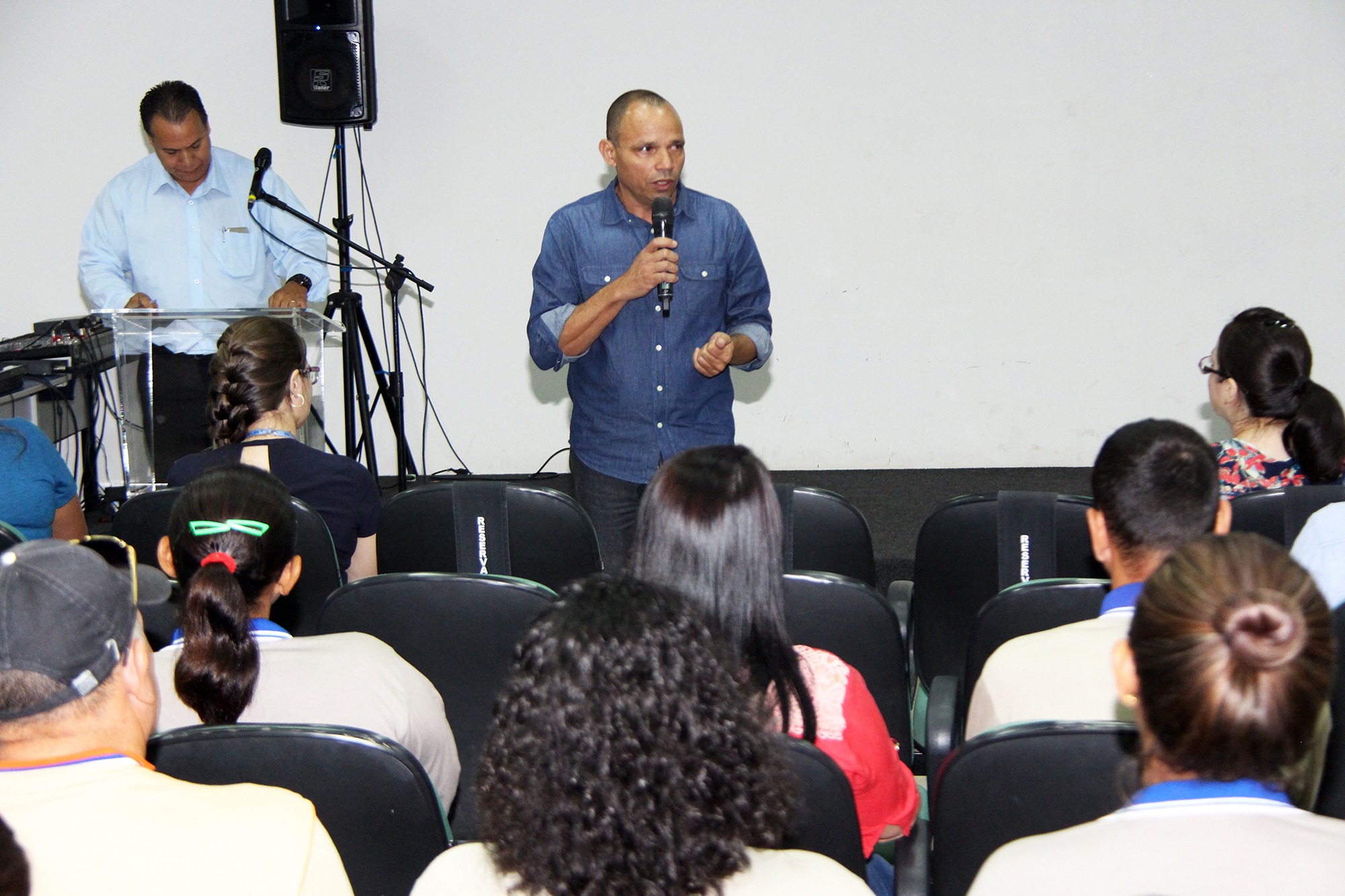 Marcos Luiz durante apresentação do programa