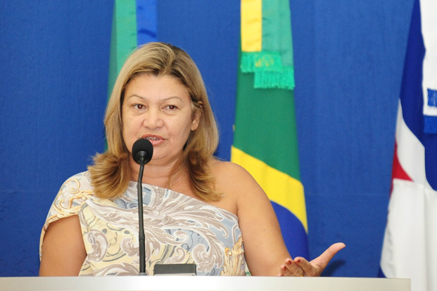 Vereadora Marisa Rocha solicita à limpeza da rua Manoel Faria Duque